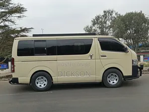 Toyota HiAce 2015 Gold