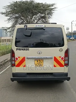 Toyota HiAce 2015 Gold
