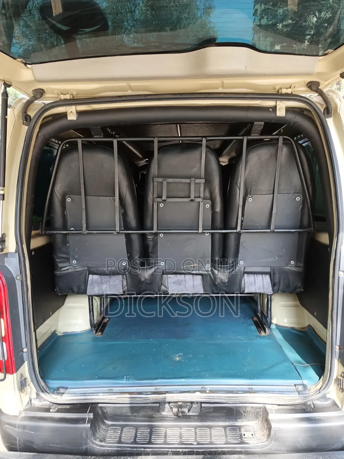 Toyota HiAce 2015 Gold