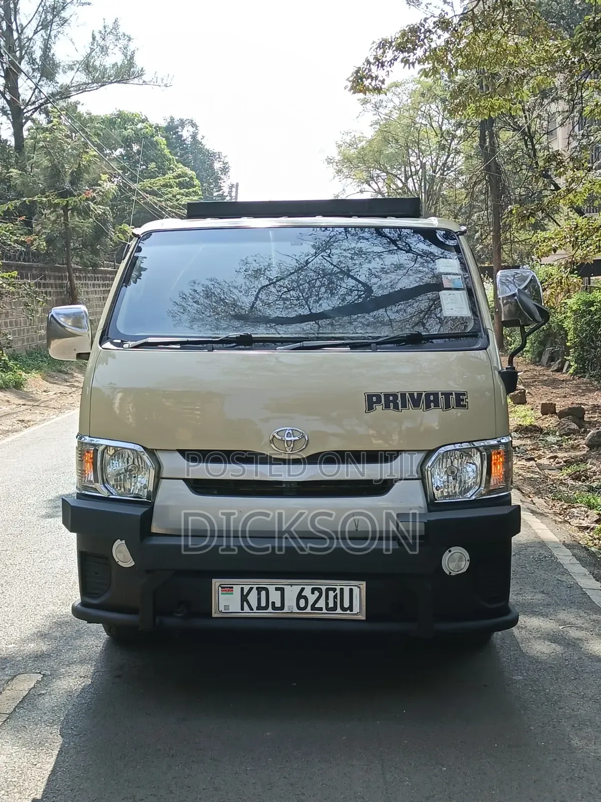 Toyota HiAce 2015 Gold