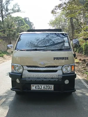 Toyota HiAce 2015 Gold