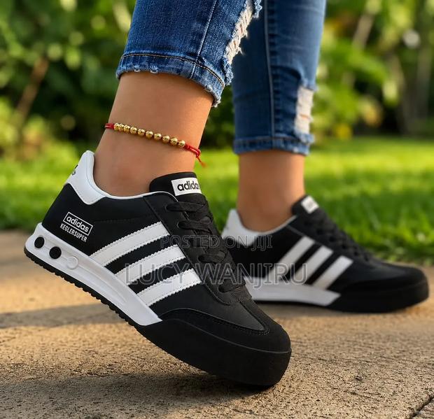 Unique Unisex Sneaker - thumbnail 2