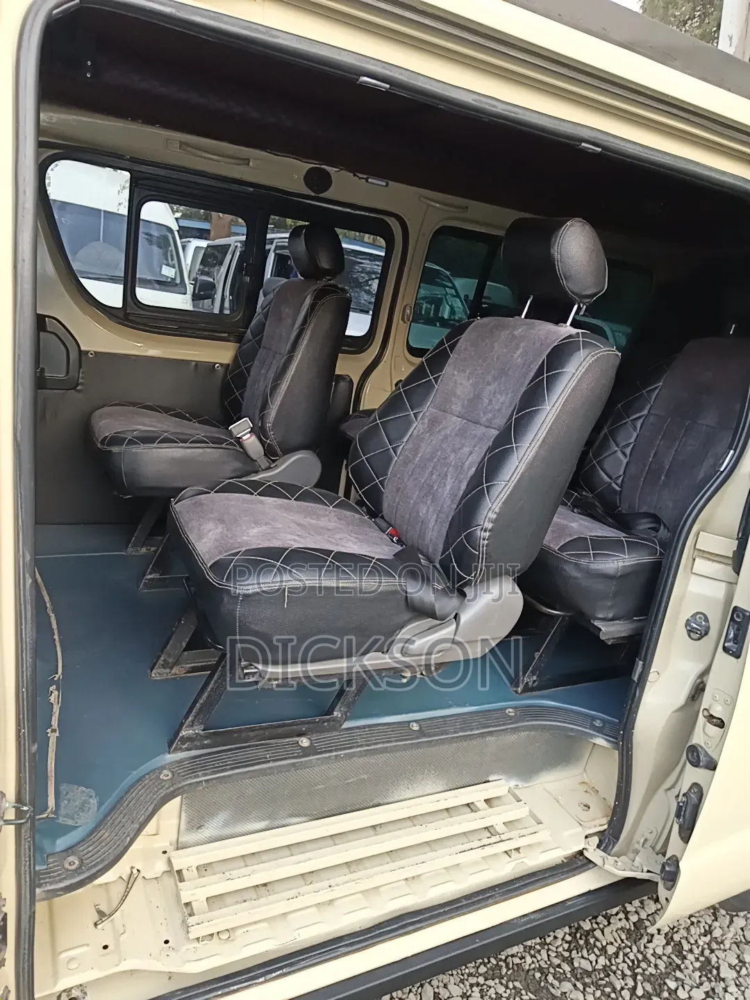 Toyota HiAce 2015 Gold