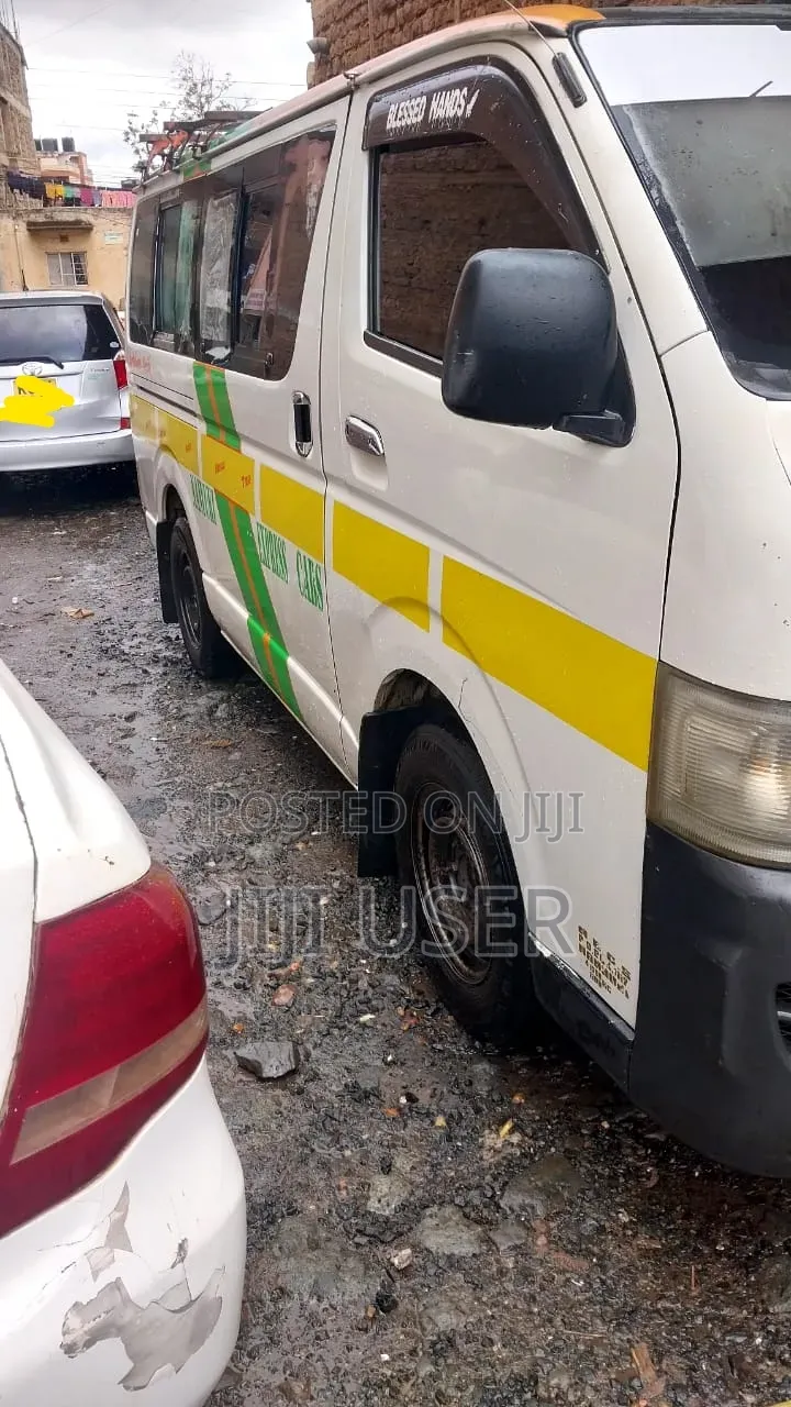Toyota HiAce 2010 White