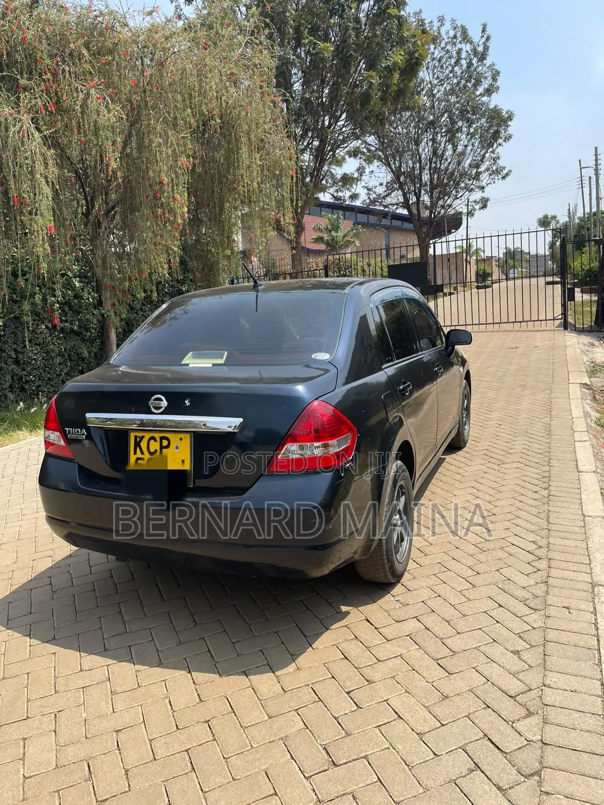 Nissan Tiida 2010 Black