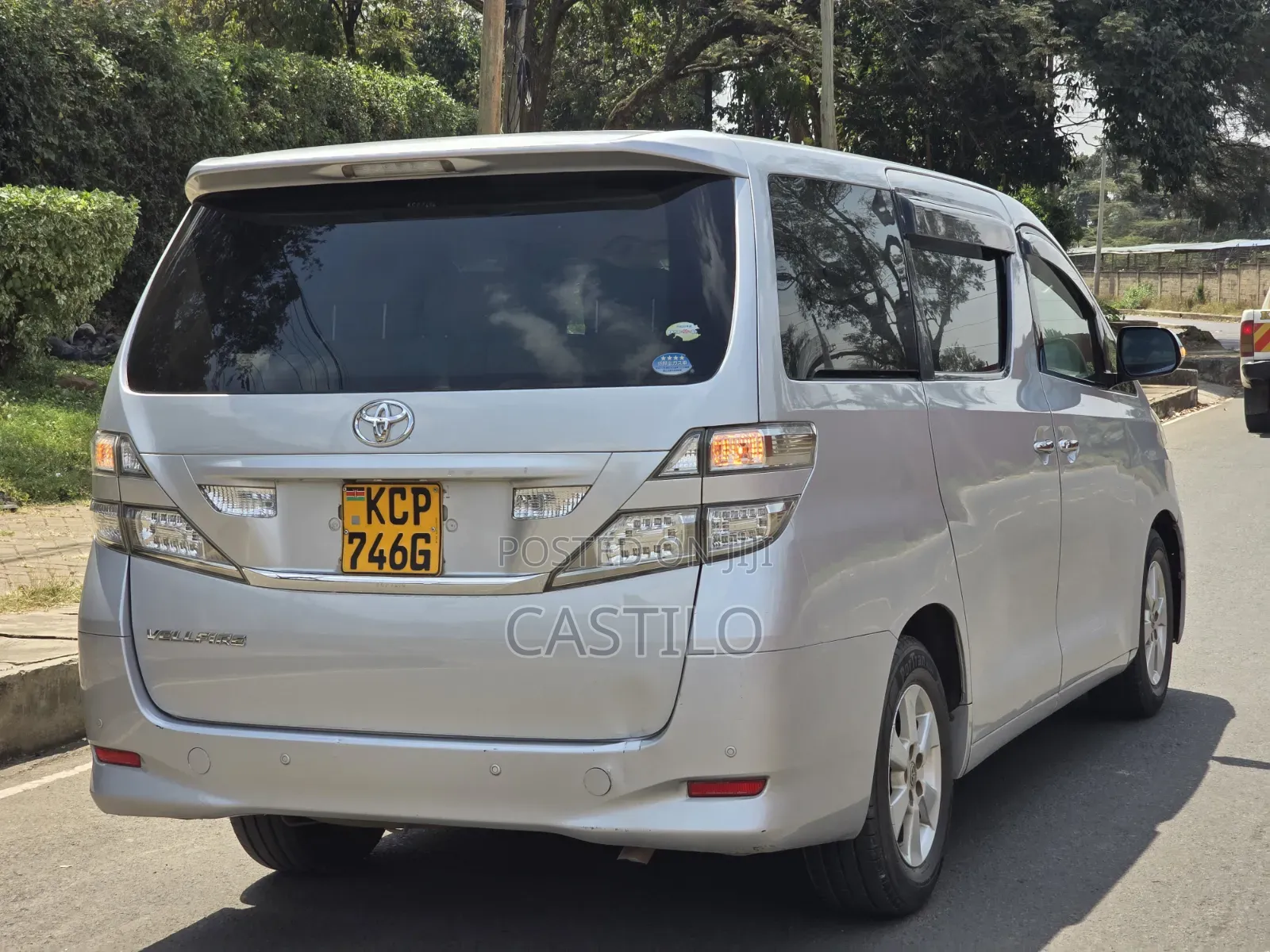 Toyota Vellfire 2010 Silver