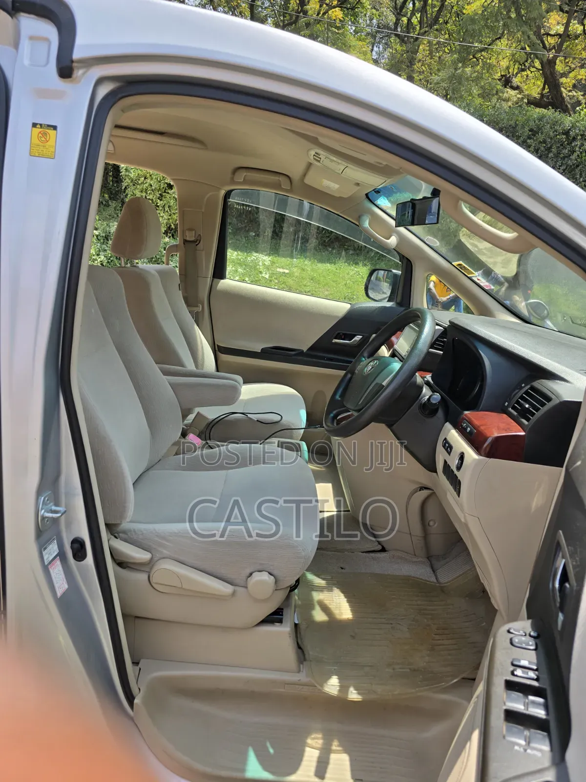 Toyota Vellfire 2010 Silver