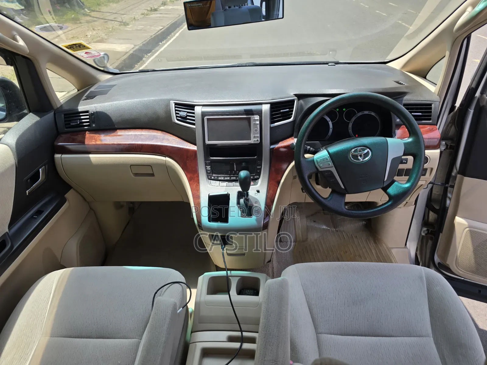 Toyota Vellfire 2010 Silver