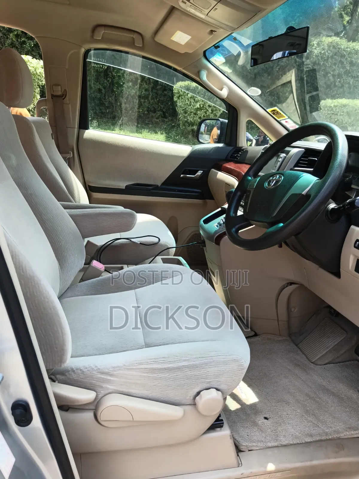 Toyota Vellfire 2011 Silver