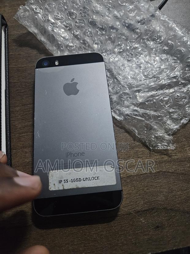 Apple iPhone 5s 16 GB Gray - thumbnail 2