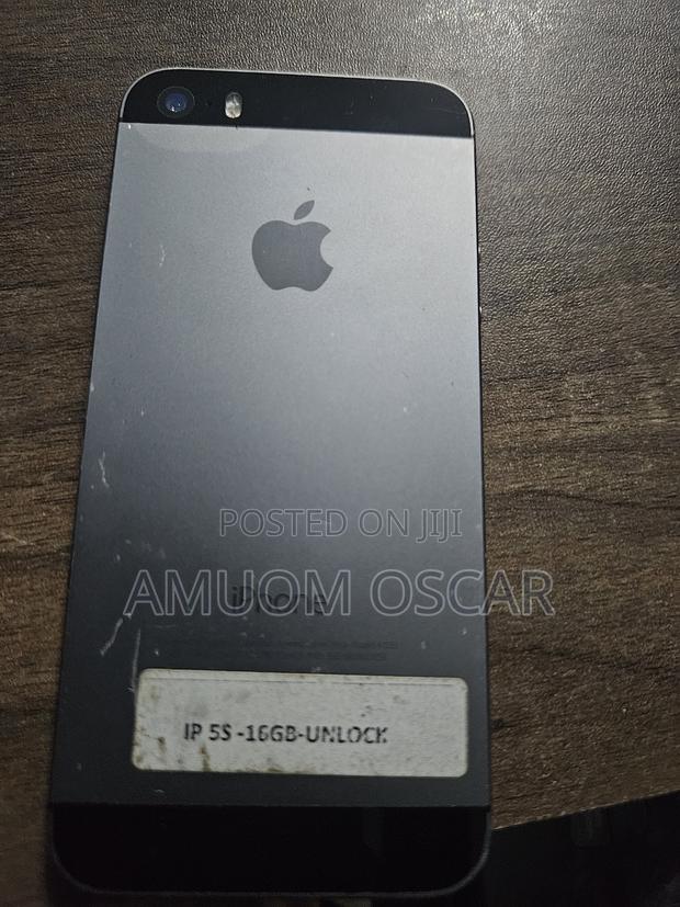 Apple iPhone 5s 16 GB Gray - thumbnail 3