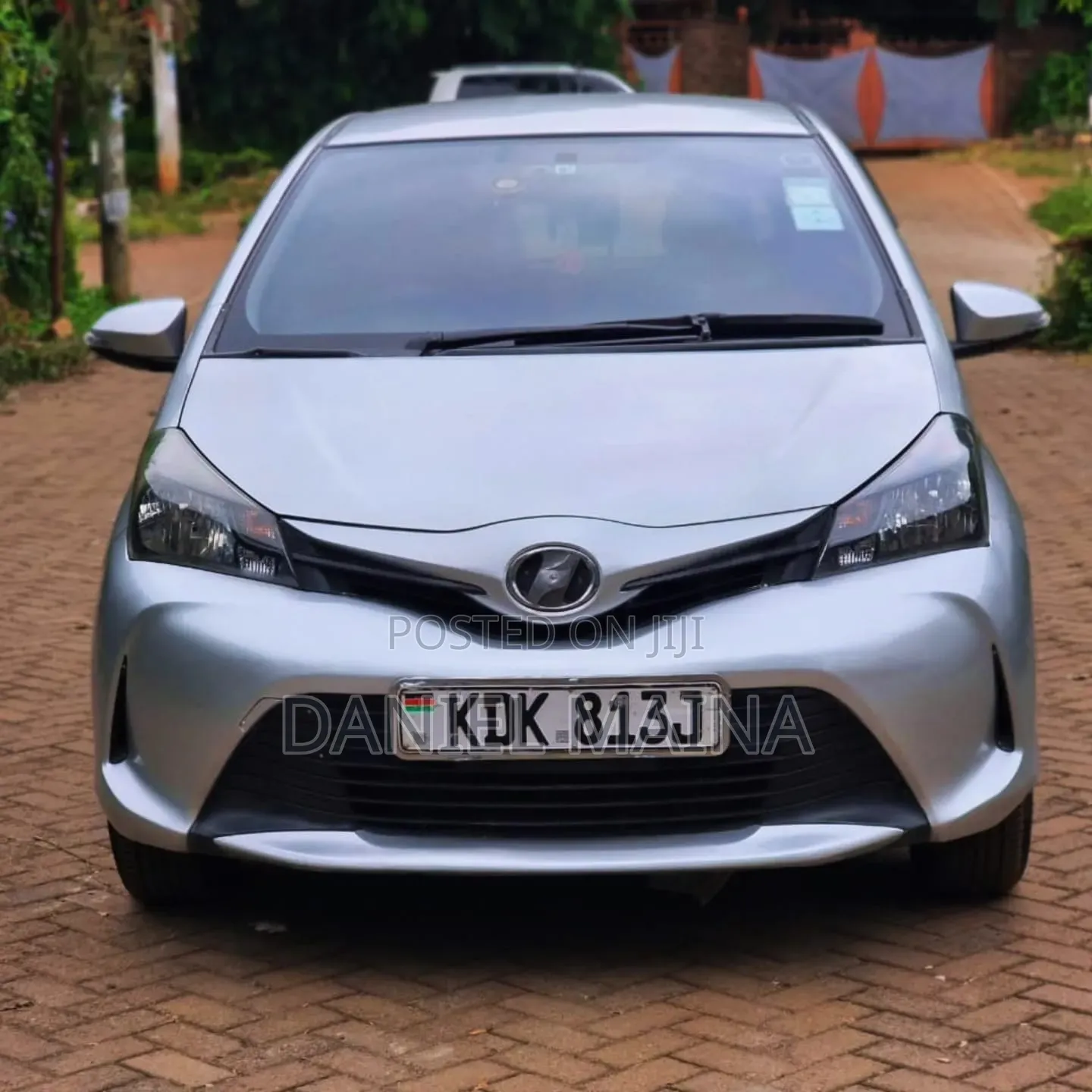 Toyota Vitz 2015 Silver