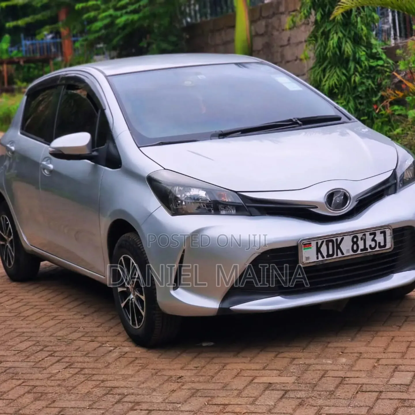 Toyota Vitz 2015 Silver