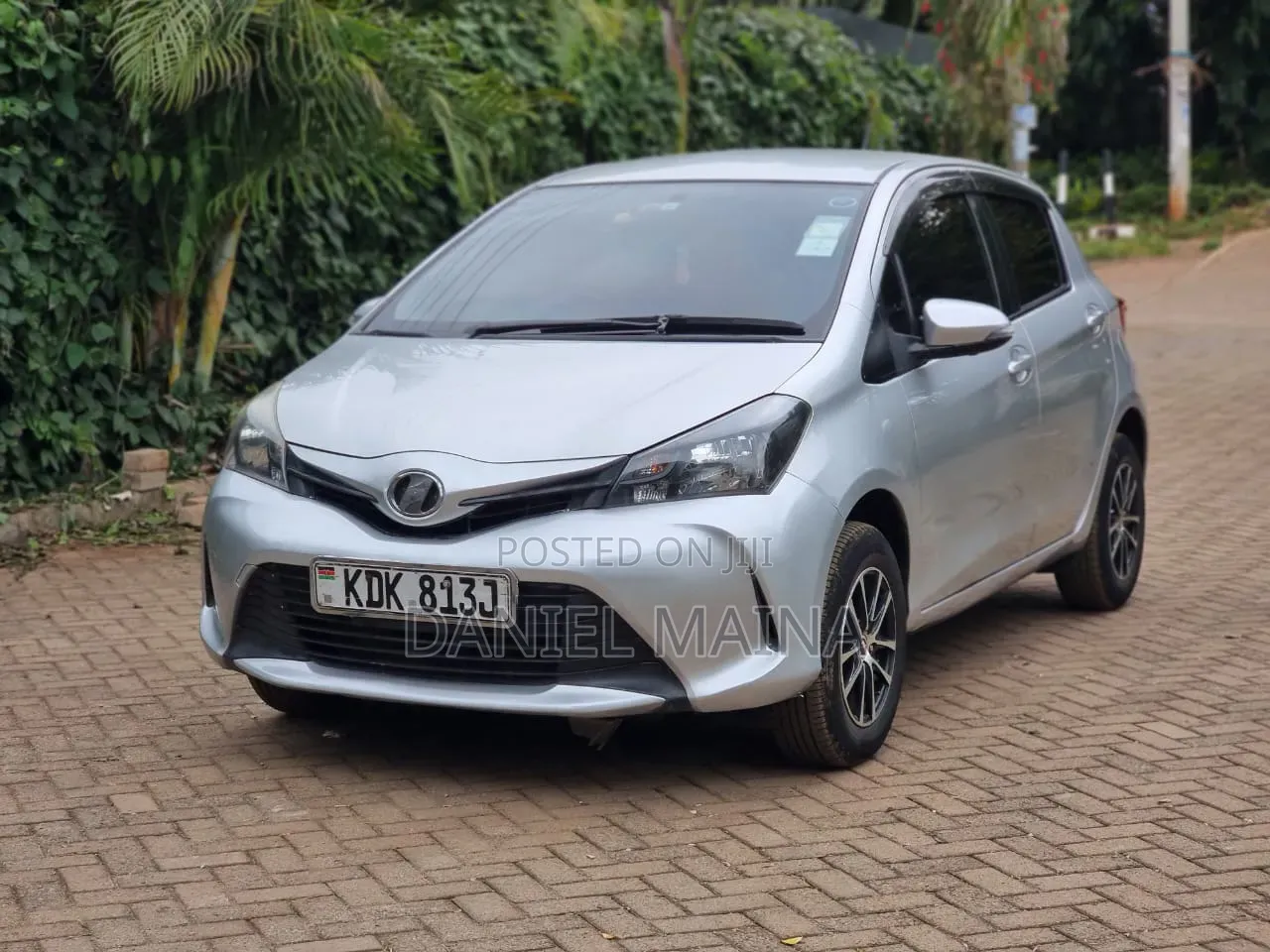 Toyota Vitz 2015 Silver