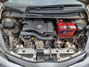 Toyota Vitz 2015 Silver