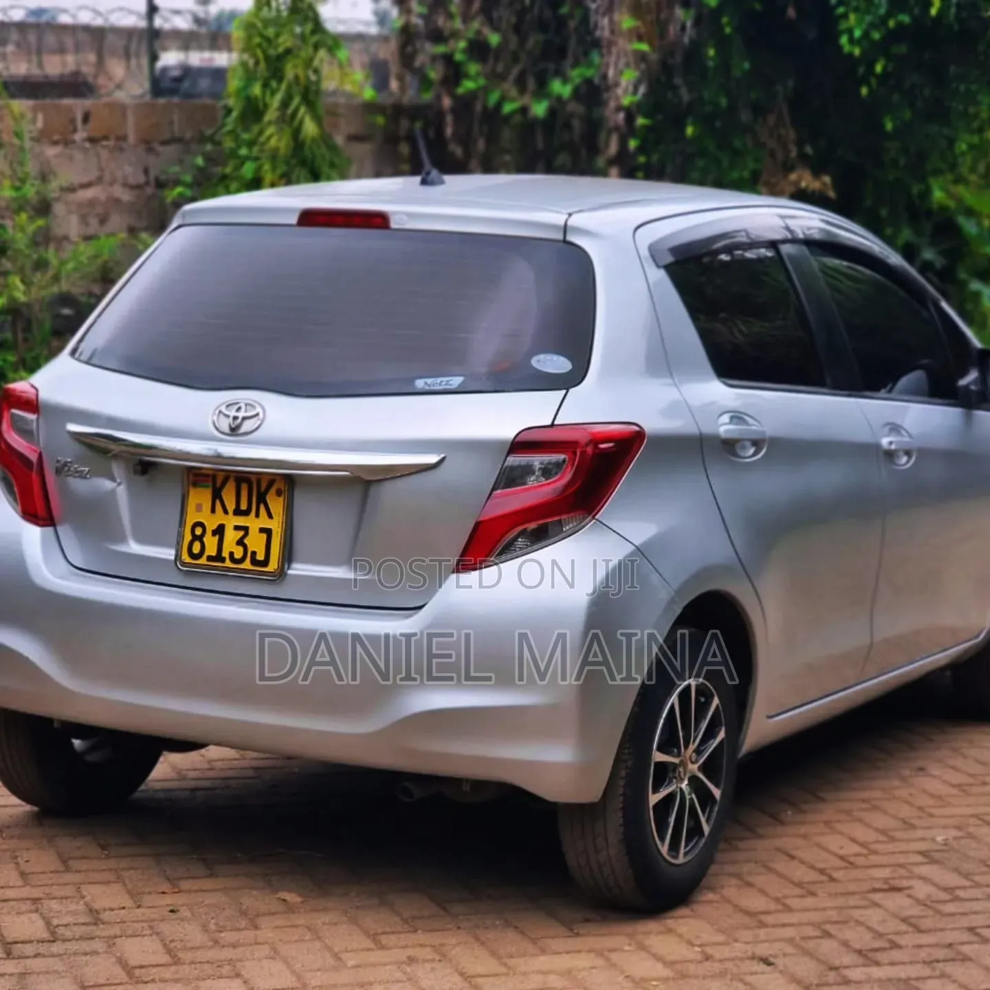 Toyota Vitz 2015 Silver