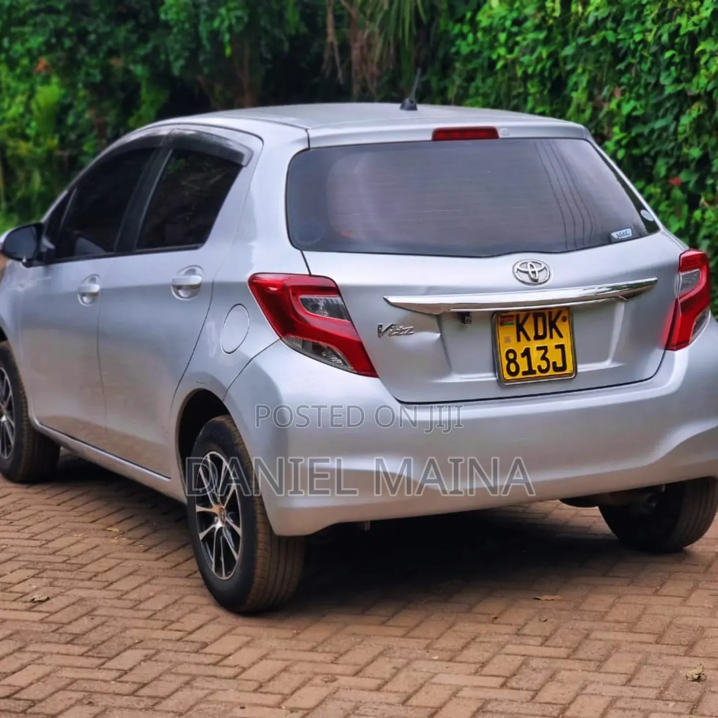 Toyota Vitz 2015 Silver