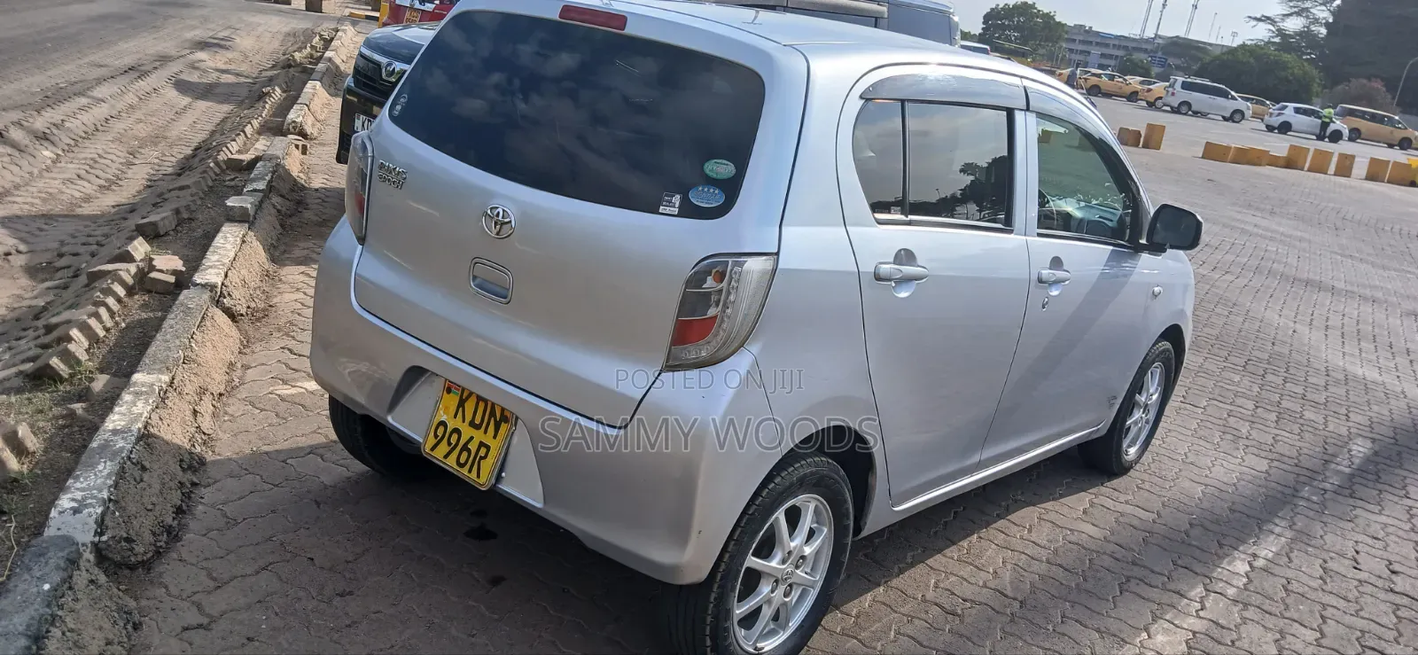 Toyota Pixis 2015 Silver