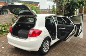 Toyota Auris 2009 White