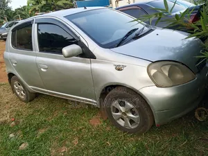 Toyota Vitz 2000 Silver