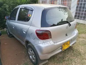 Toyota Vitz 2000 Silver