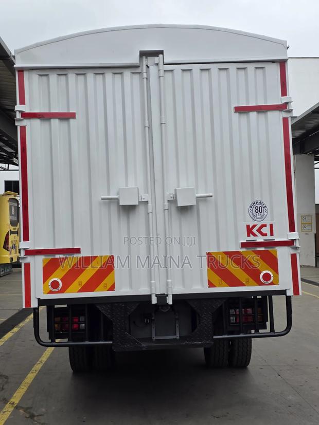 Isuzu FRR ( 12 Tonnes Lorry) - main view