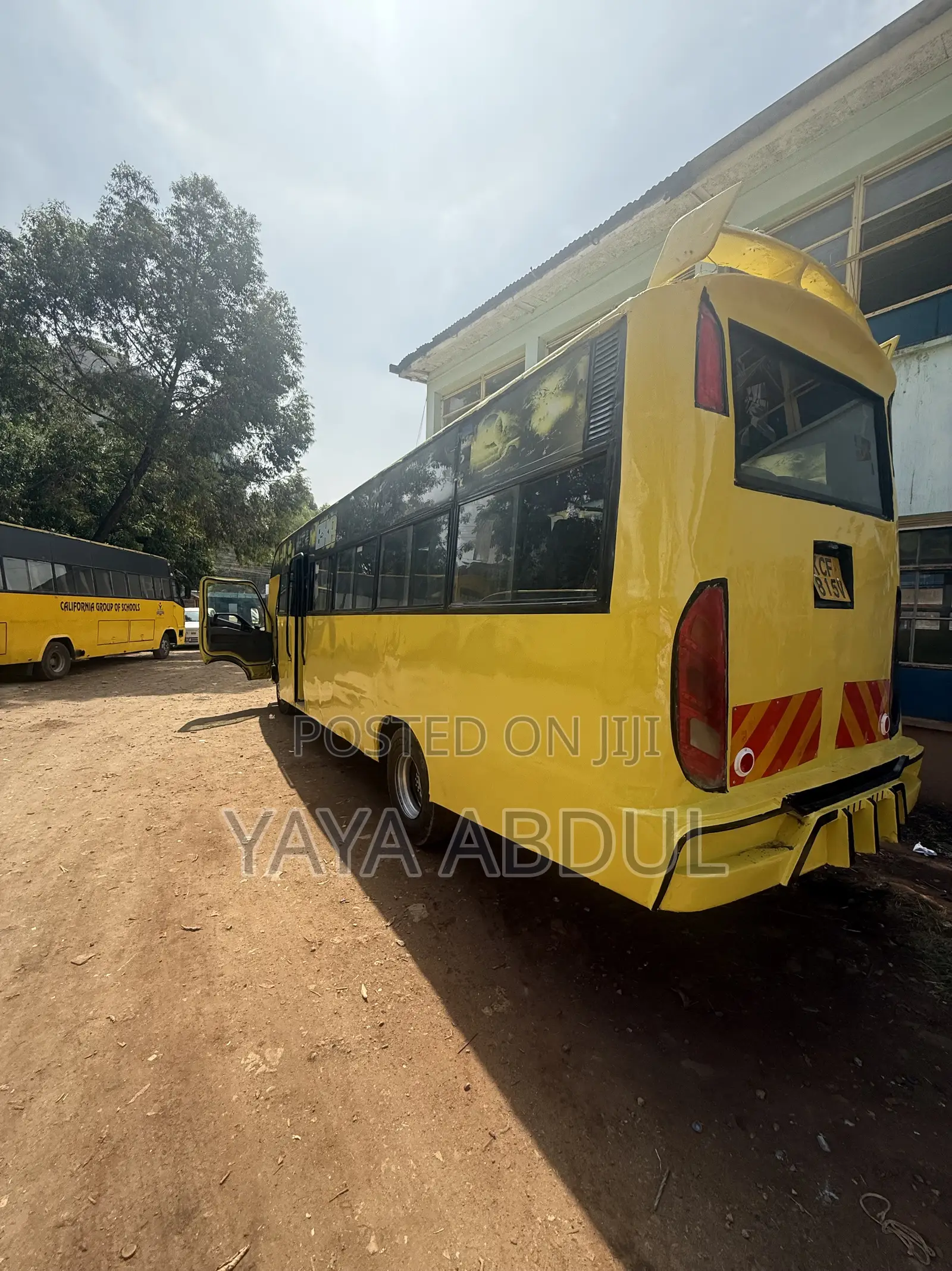 Hino Dutro 2014 Yellow