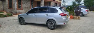Toyota Corolla Fielder 2017 Silver