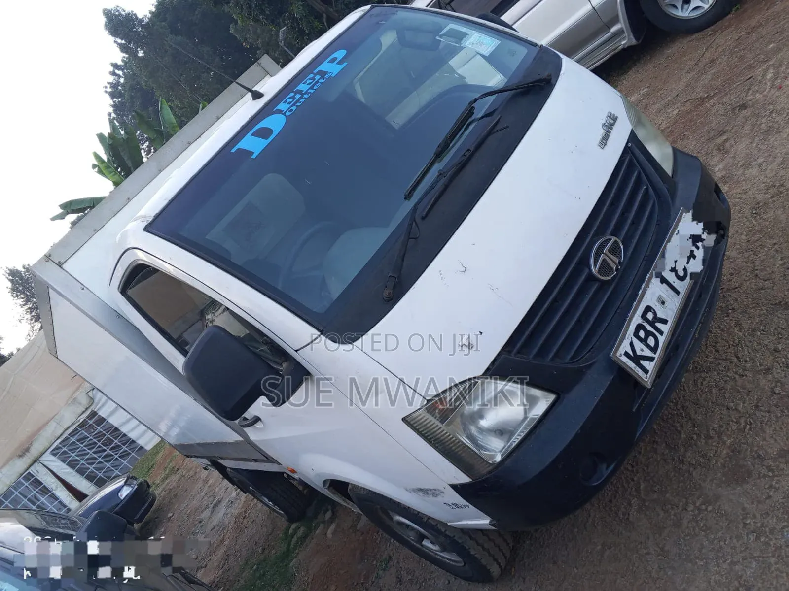 Tata LP 2011 White