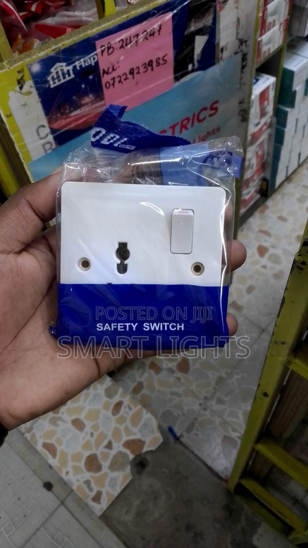 Single Wall Power Socket Outlet-13a Switched - thumbnail 2