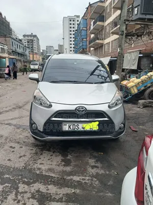 Toyota Sienta 2017 Silver