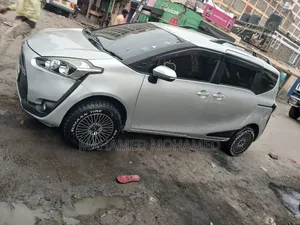 Toyota Sienta 2017 Silver