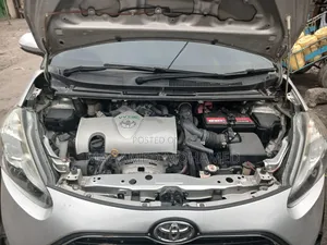 Toyota Sienta 2017 Silver