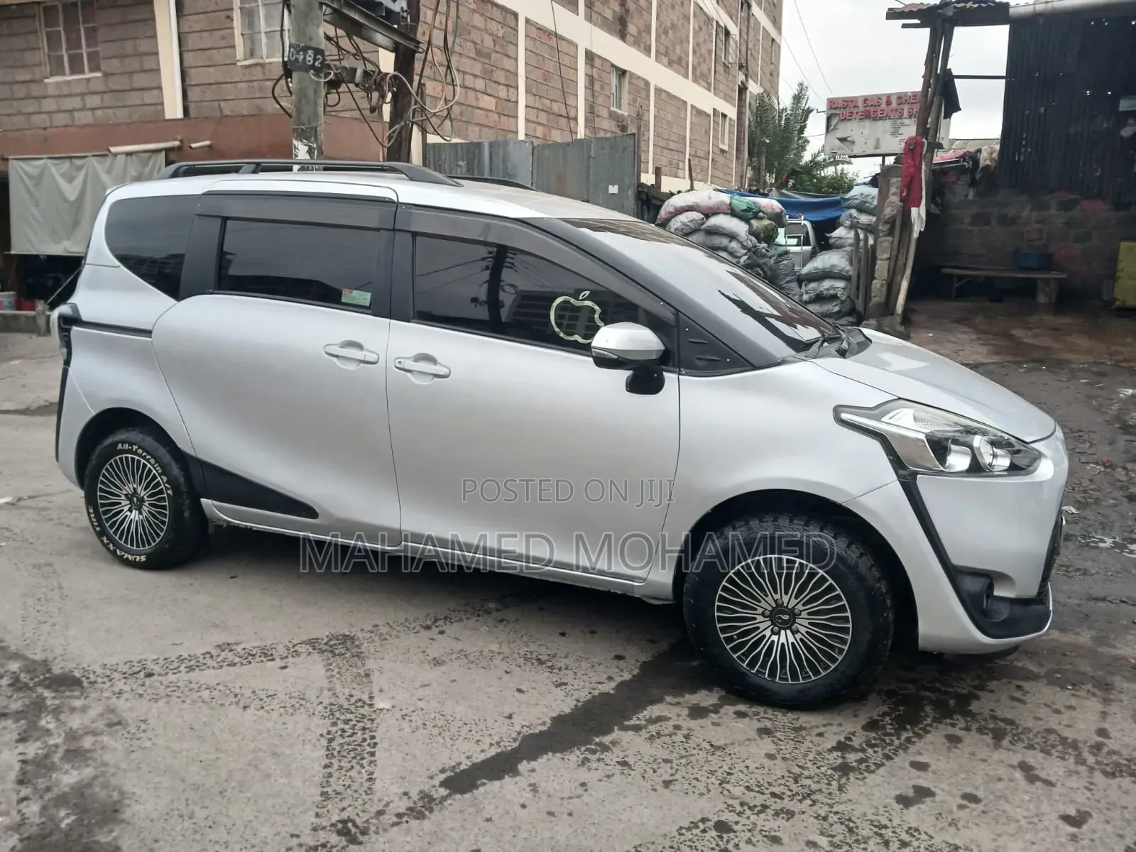 Toyota Sienta 2017 Silver