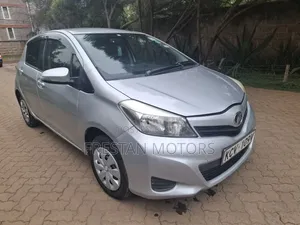Toyota Vitz 2012 Silver