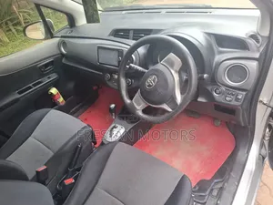Toyota Vitz 2012 Silver