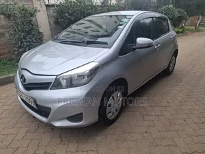 Toyota Vitz 2012 Silver