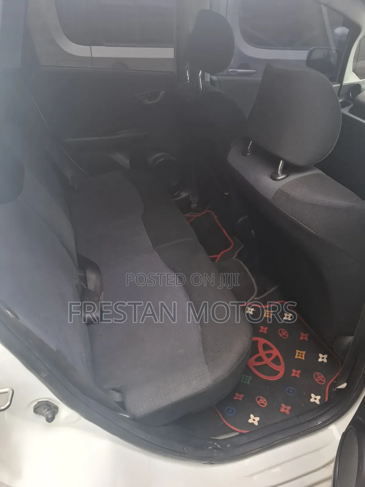 Toyota Vitz 2012 Silver