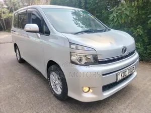 Toyota Voxy 2013 Silver