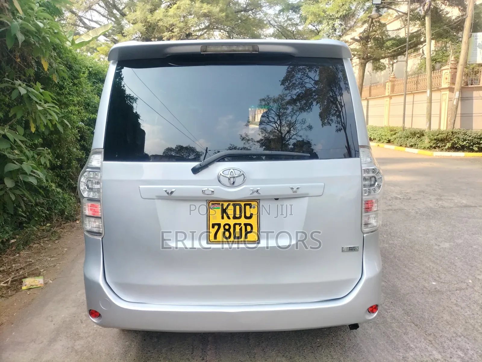Toyota Voxy 2013 Silver
