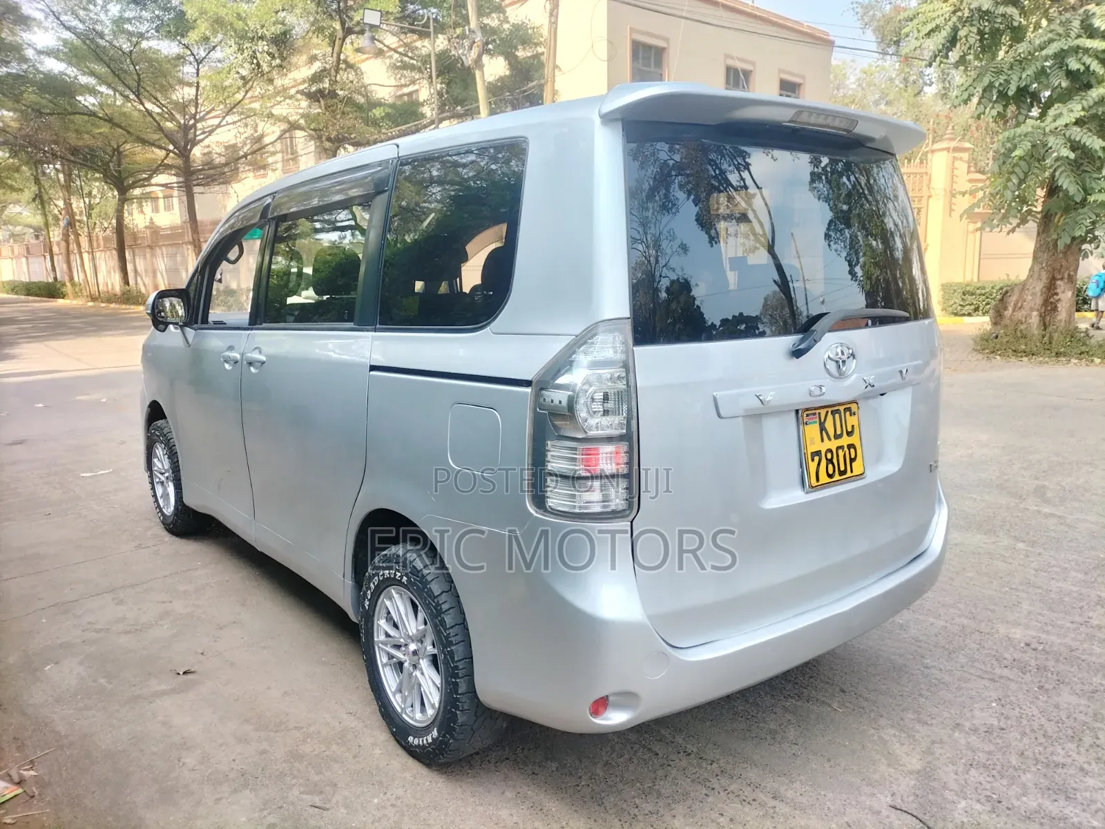 Toyota Voxy 2013 Silver