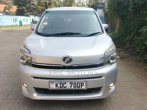Toyota Voxy 2013 Silver