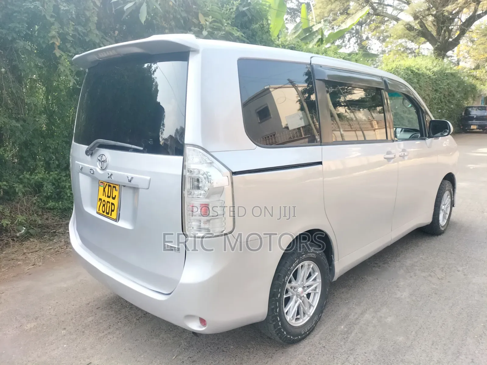 Toyota Voxy 2013 Silver