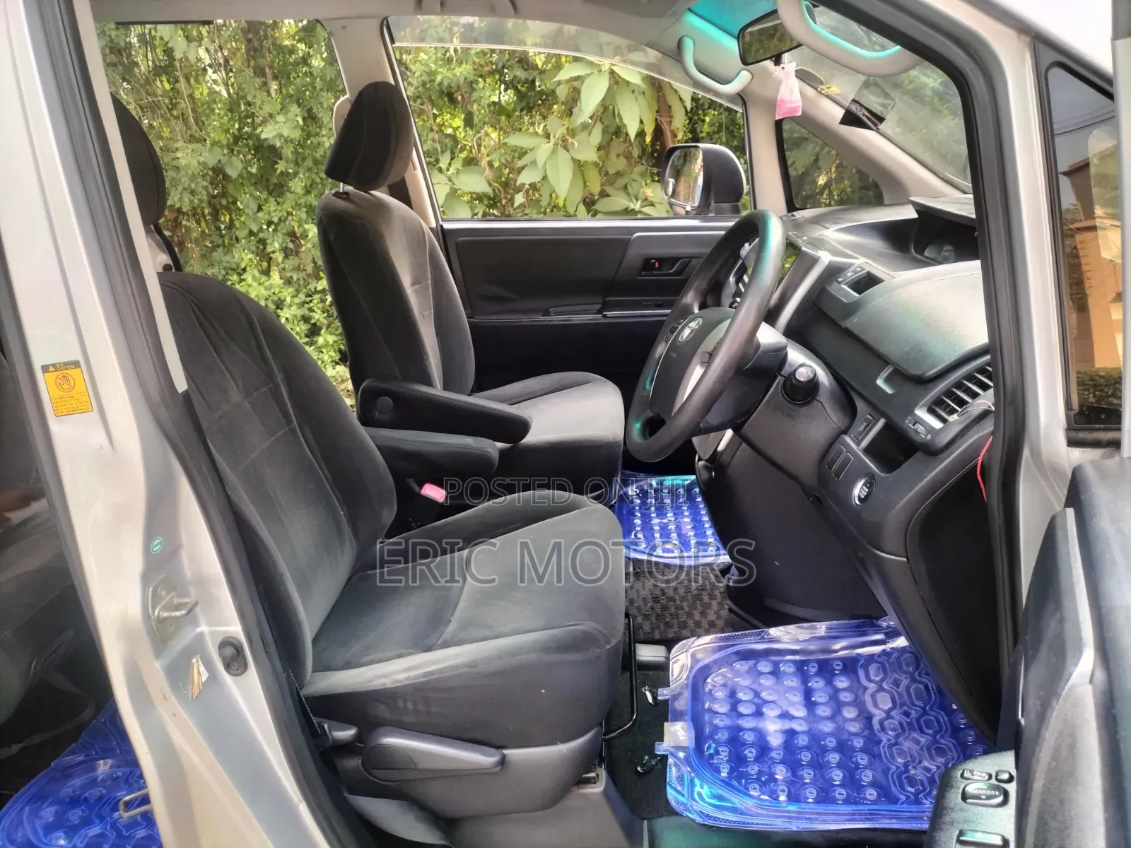 Toyota Voxy 2013 Silver