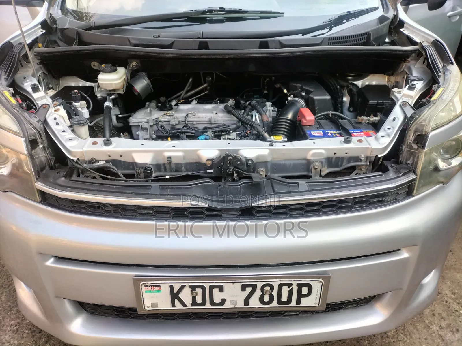 Toyota Voxy 2013 Silver