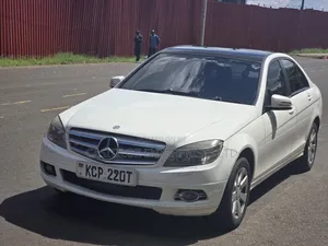 Mercedes-Benz C200 2011 White
