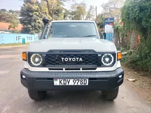 Toyota Land Cruiser 2008 White