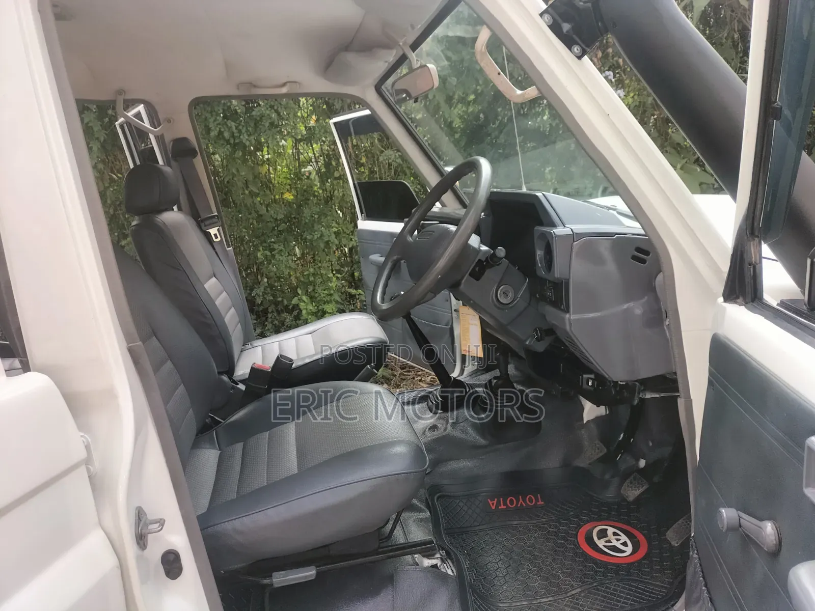 Toyota Land Cruiser 2008 White