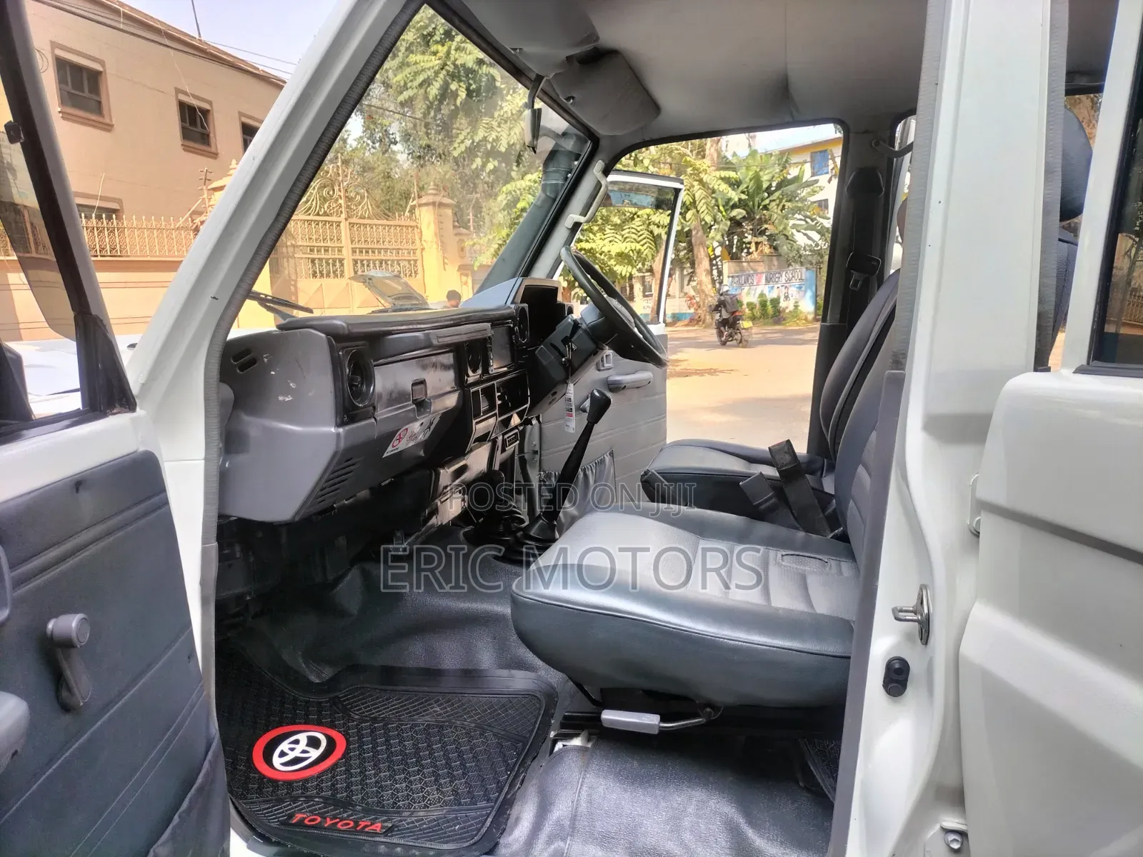 Toyota Land Cruiser 2008 White