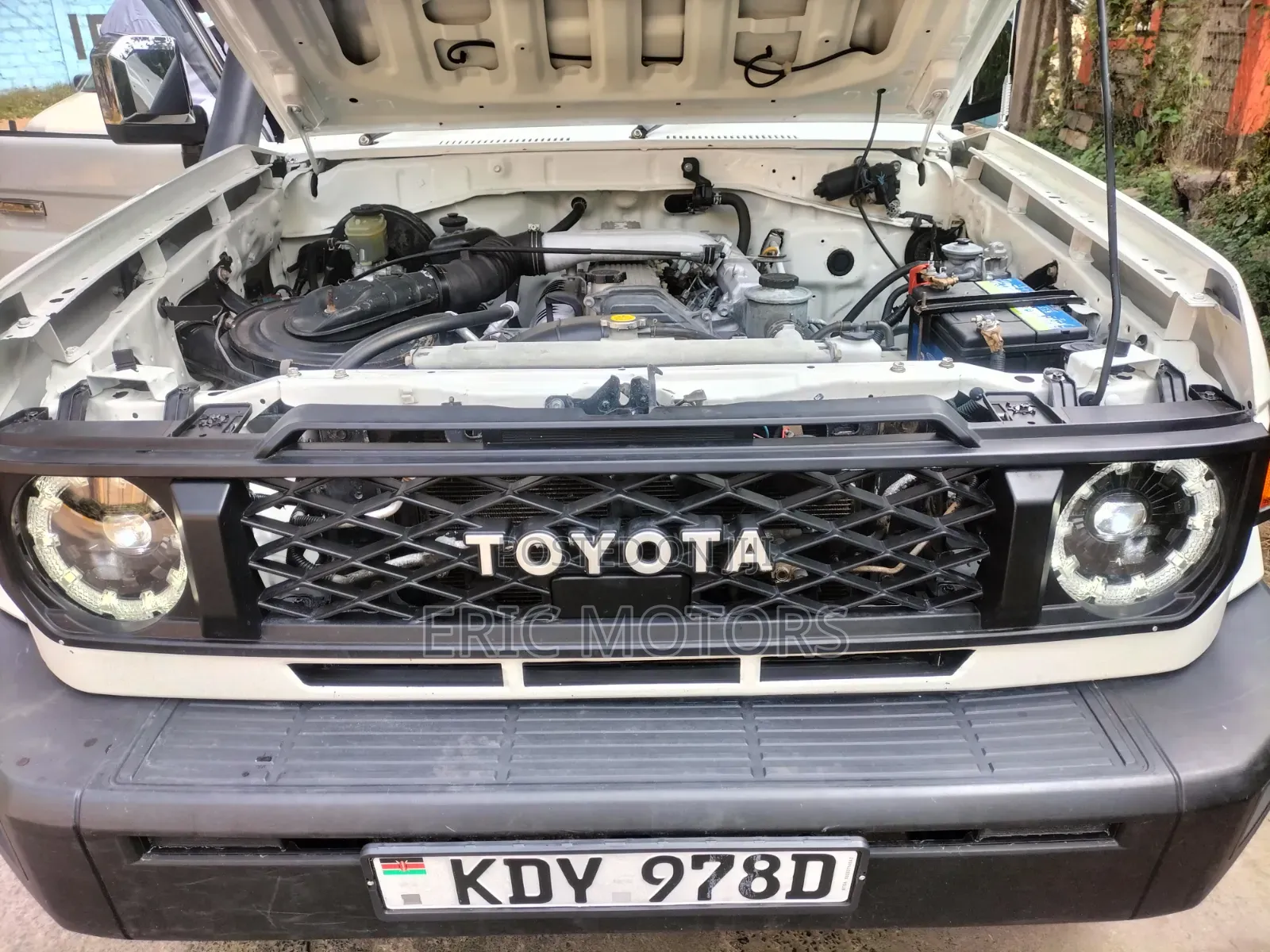 Toyota Land Cruiser 2008 White